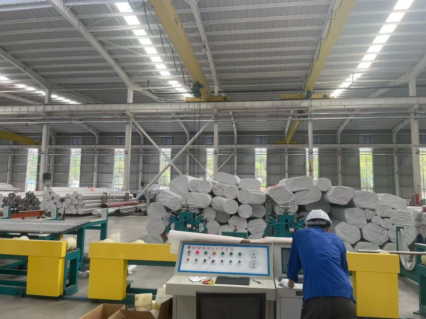 Ultrasonic pipe testing equipment